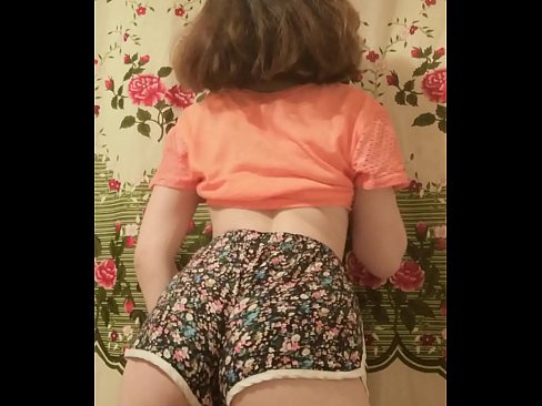❤️ סעקסי יונג באַבע סטריפּינג אַוועק איר קורצע הייזלעך אויף אַפּאַראַט ❤ סופּער סעקס ביי אונדז ️❤